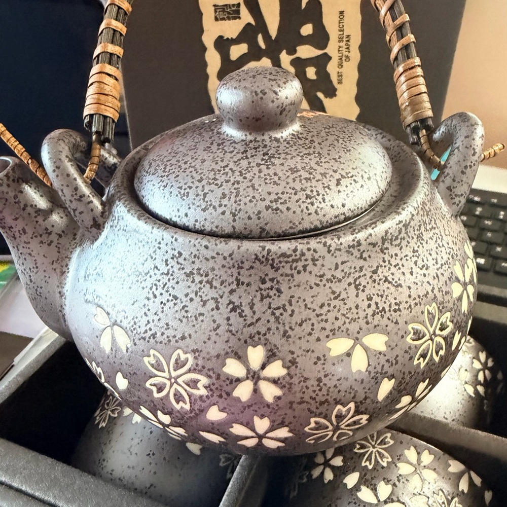 Grey Japanese Floral Ceramic Teapot and Cup Set - Picture 5 of 8
